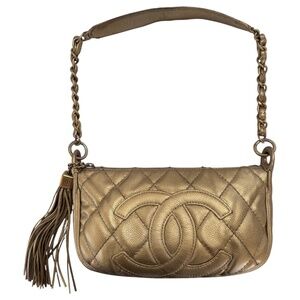 CHANEL - VINTAGE 2005 - CAVIAR QUILTED TASSEL POCHETTE - GOLD